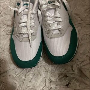 Brand new
Women’s shoes
Size 8 1/2.
$95
Retail $105 + tax
📍located in IL